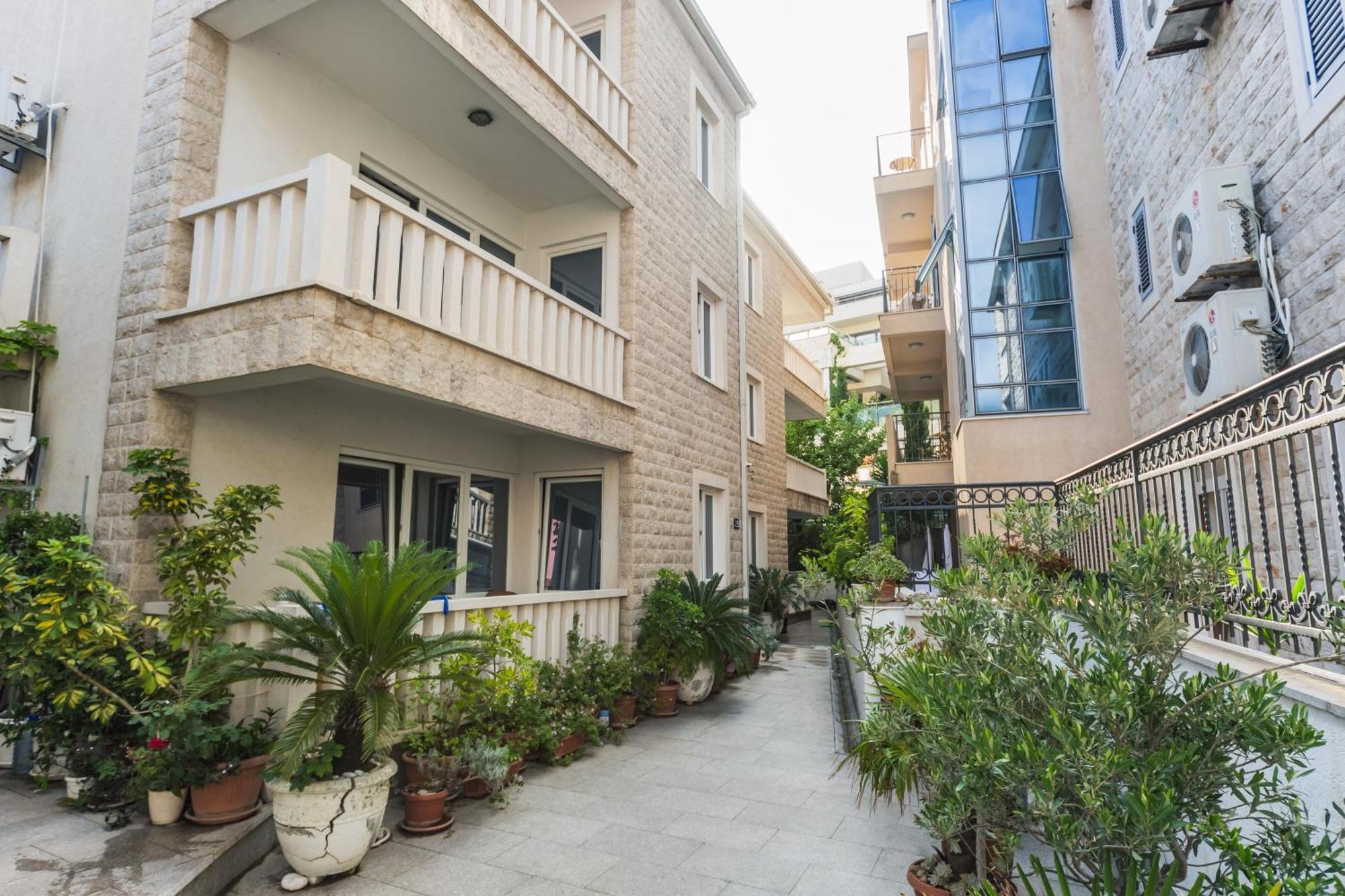 Apartments Franicevic Petrovac Bagian luar foto
