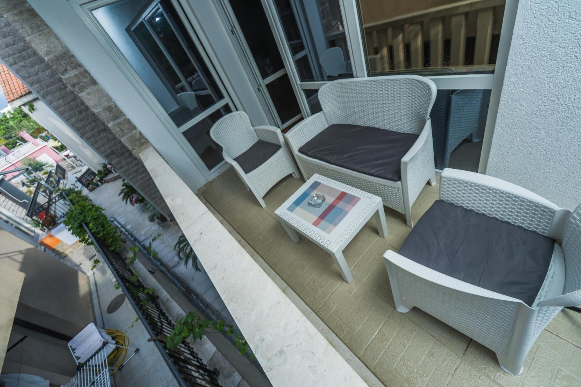 Apartments Franicevic Petrovac Bagian luar foto