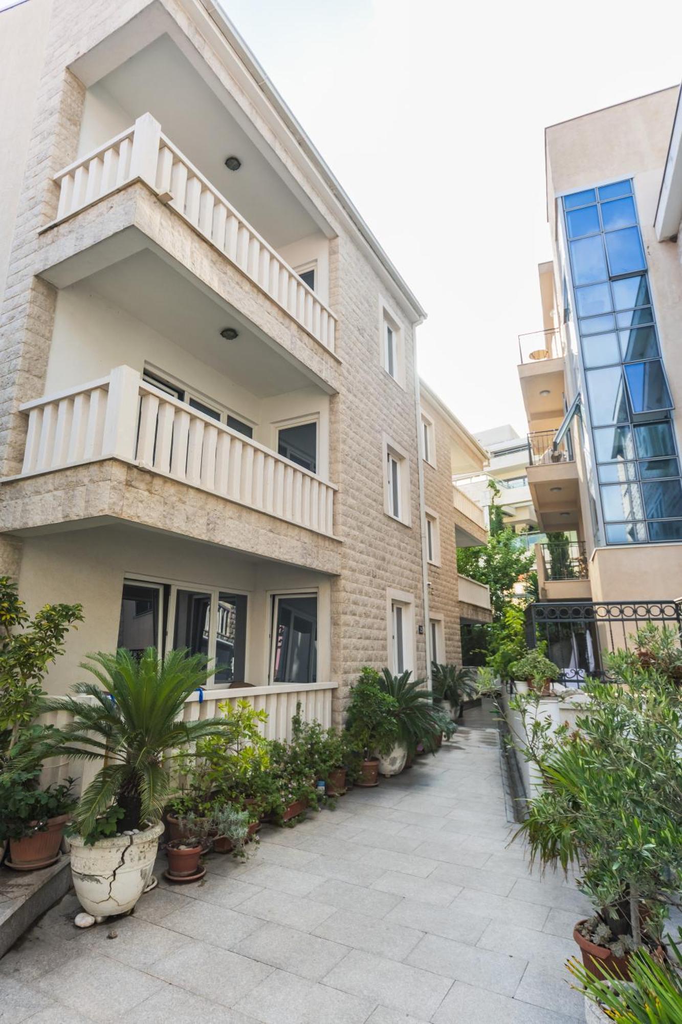 Apartments Franicevic Petrovac Bagian luar foto