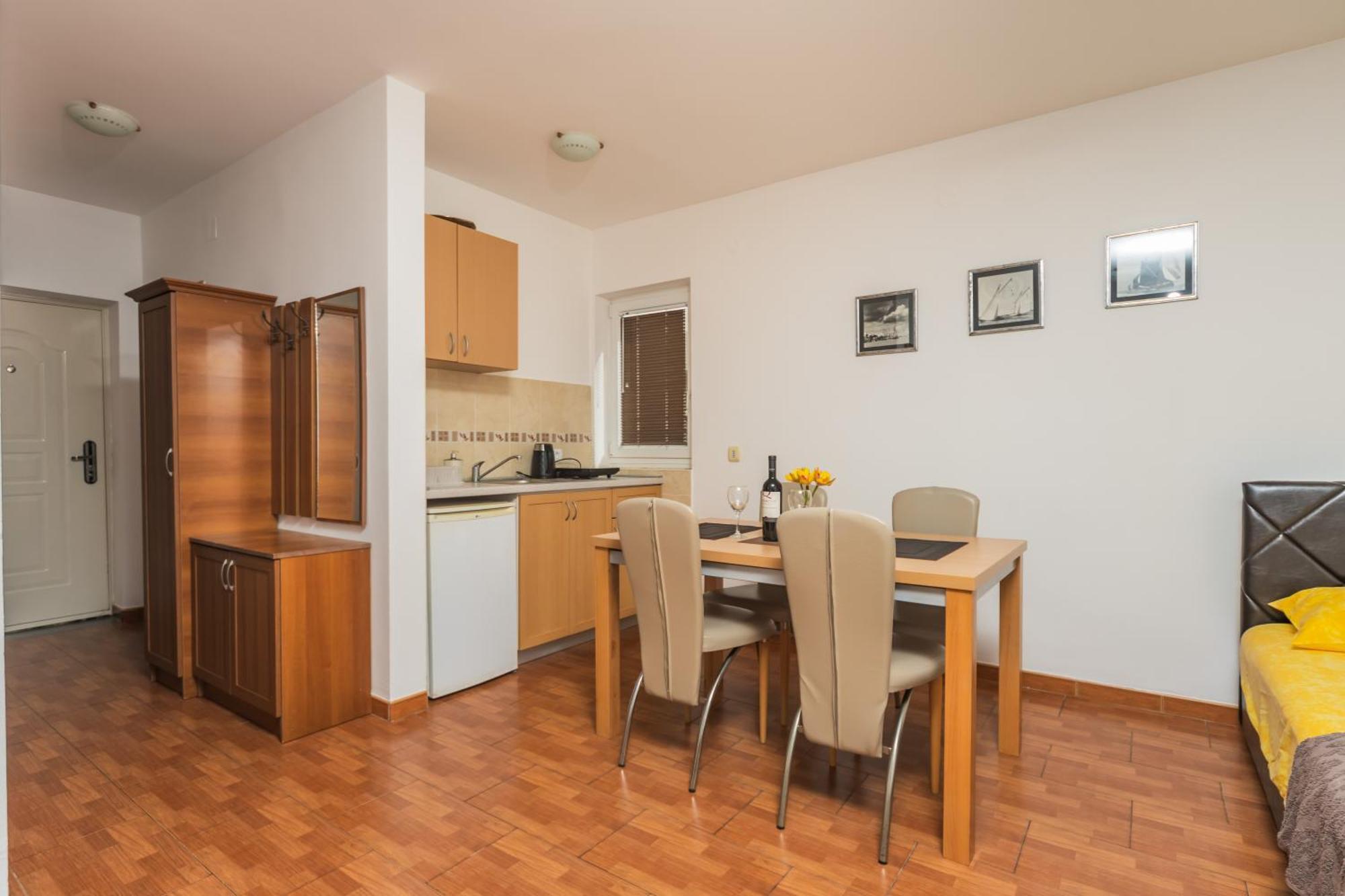 Apartments Franicevic Petrovac Bagian luar foto