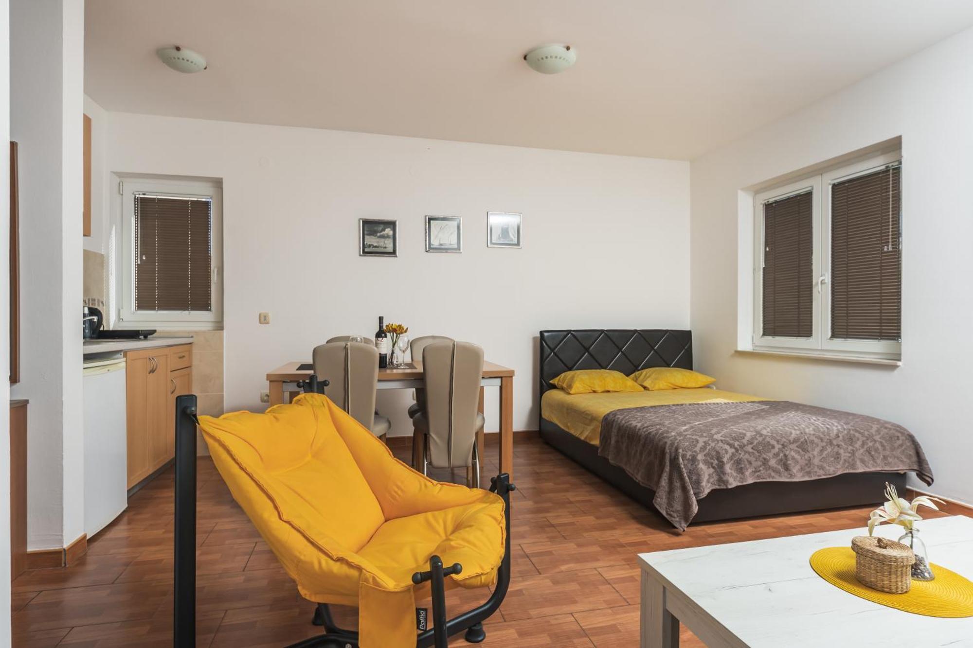 Apartments Franicevic Petrovac Bagian luar foto