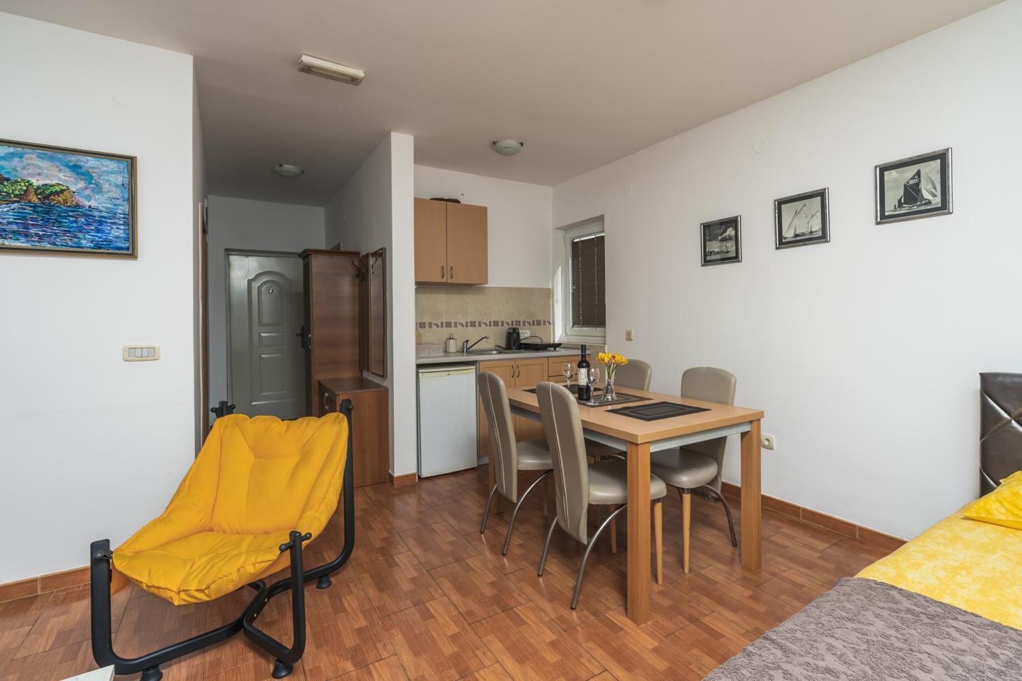 Apartments Franicevic Petrovac Bagian luar foto