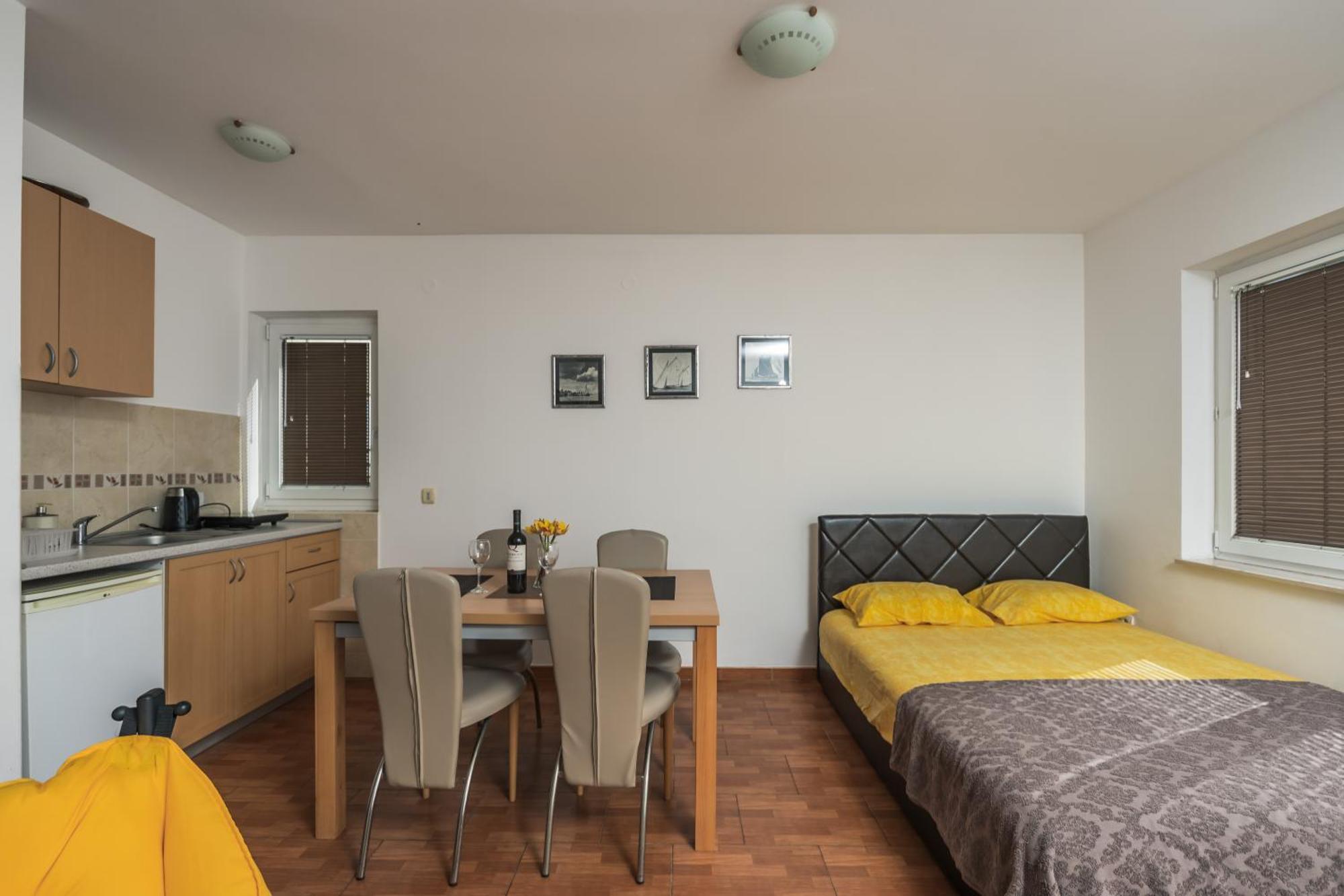 Apartments Franicevic Petrovac Bagian luar foto
