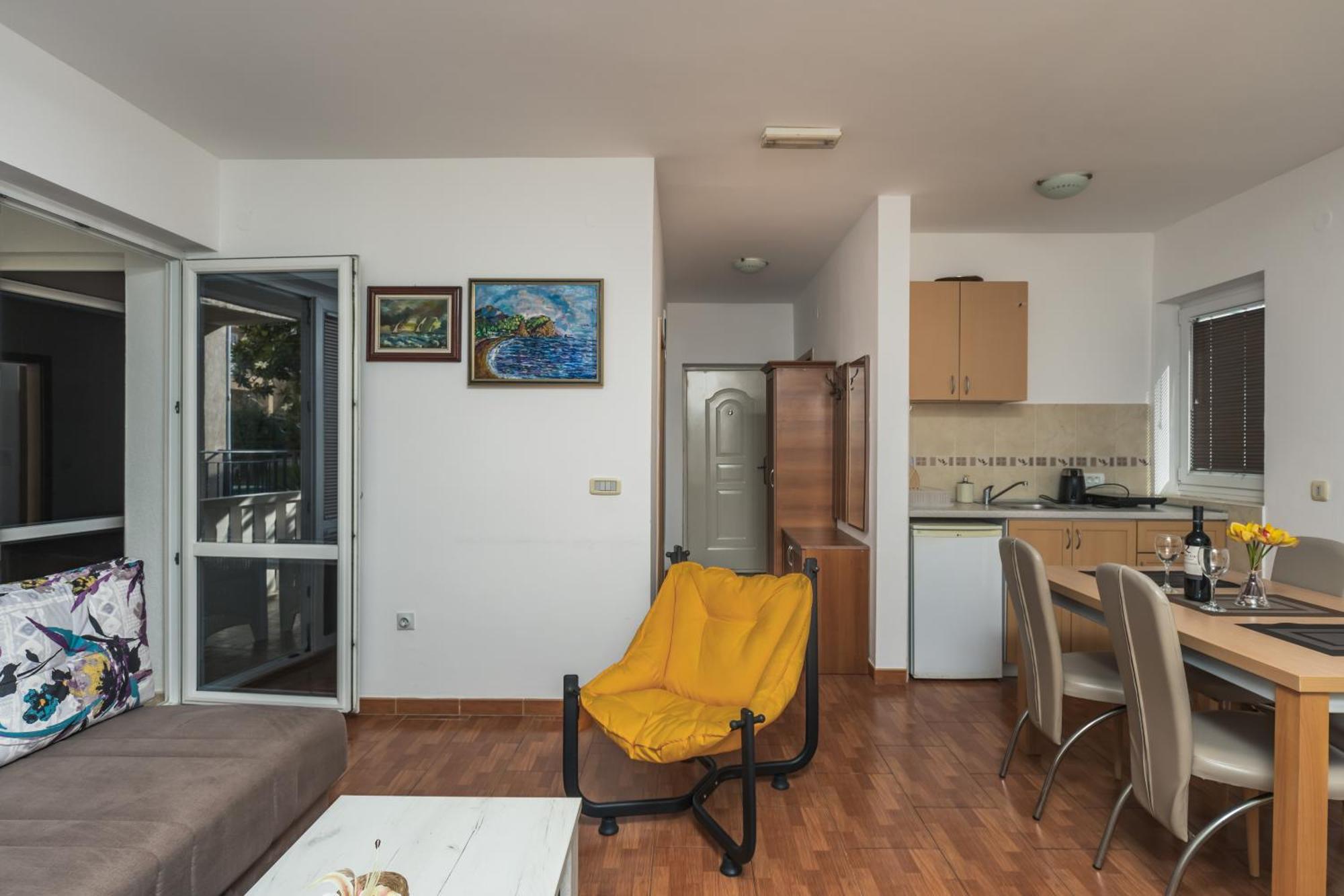 Apartments Franicevic Petrovac Bagian luar foto