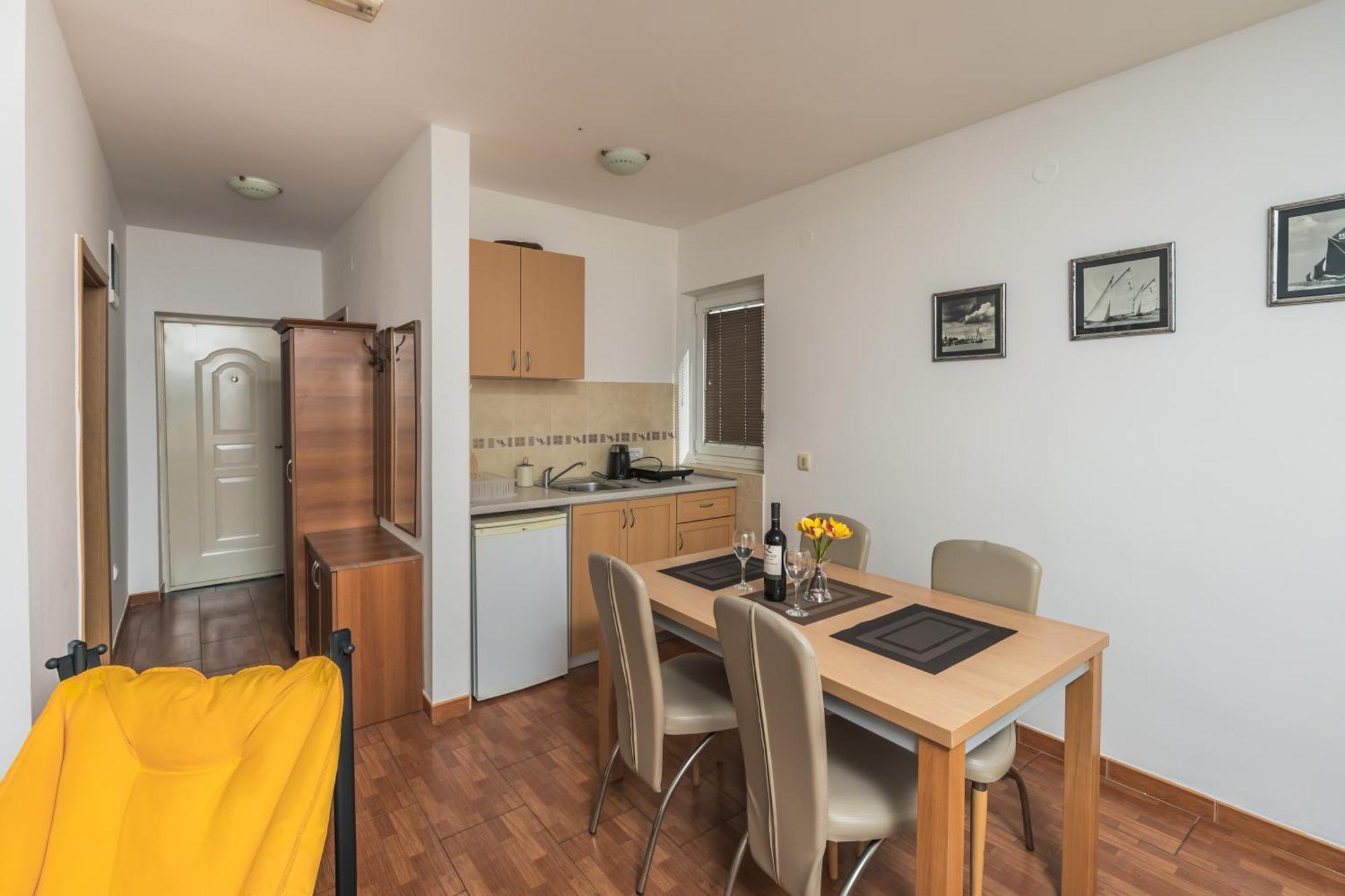 Apartments Franicevic Petrovac Bagian luar foto
